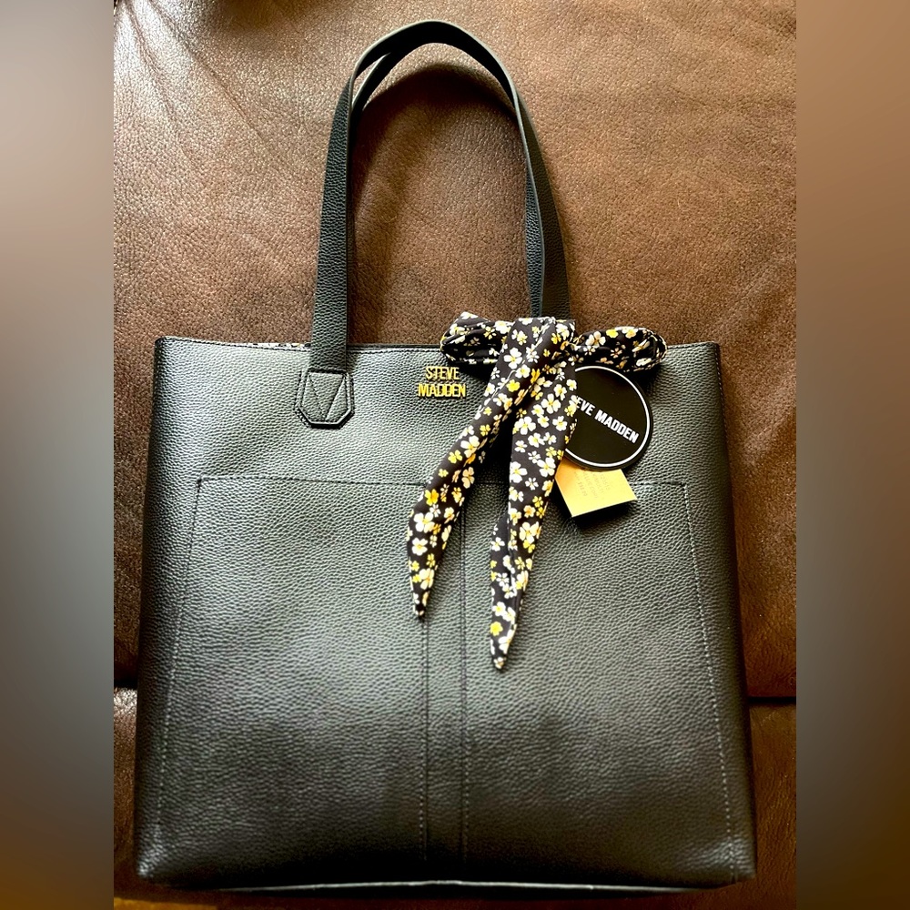 Large black should Steve Madden nwt